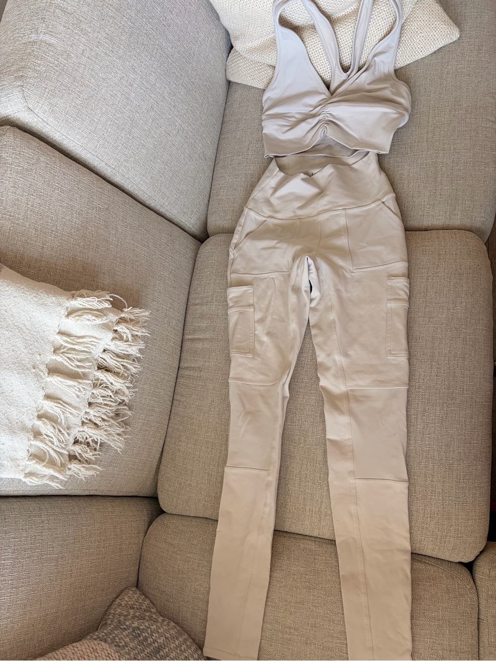 Alo Bone legging and Wild Thing bra set (leggings - XXS; bra - XS).